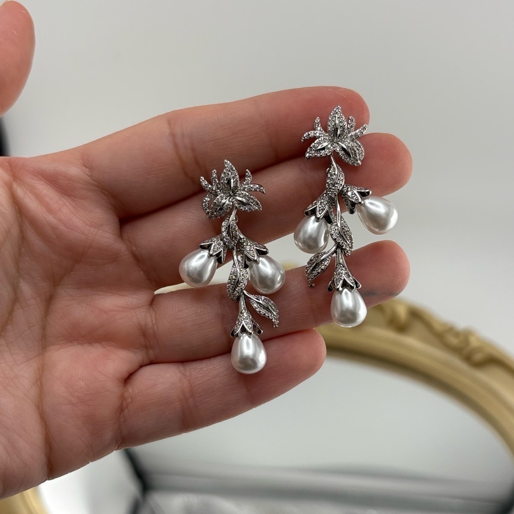 Elegant Pearl Drop Earrings with Cubic Zirconia ✨ - Picture 10 of 13